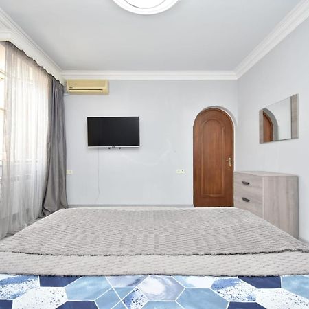 Luxury Spacious Apartment On Saryan Street.Centre Erevan Exterior foto