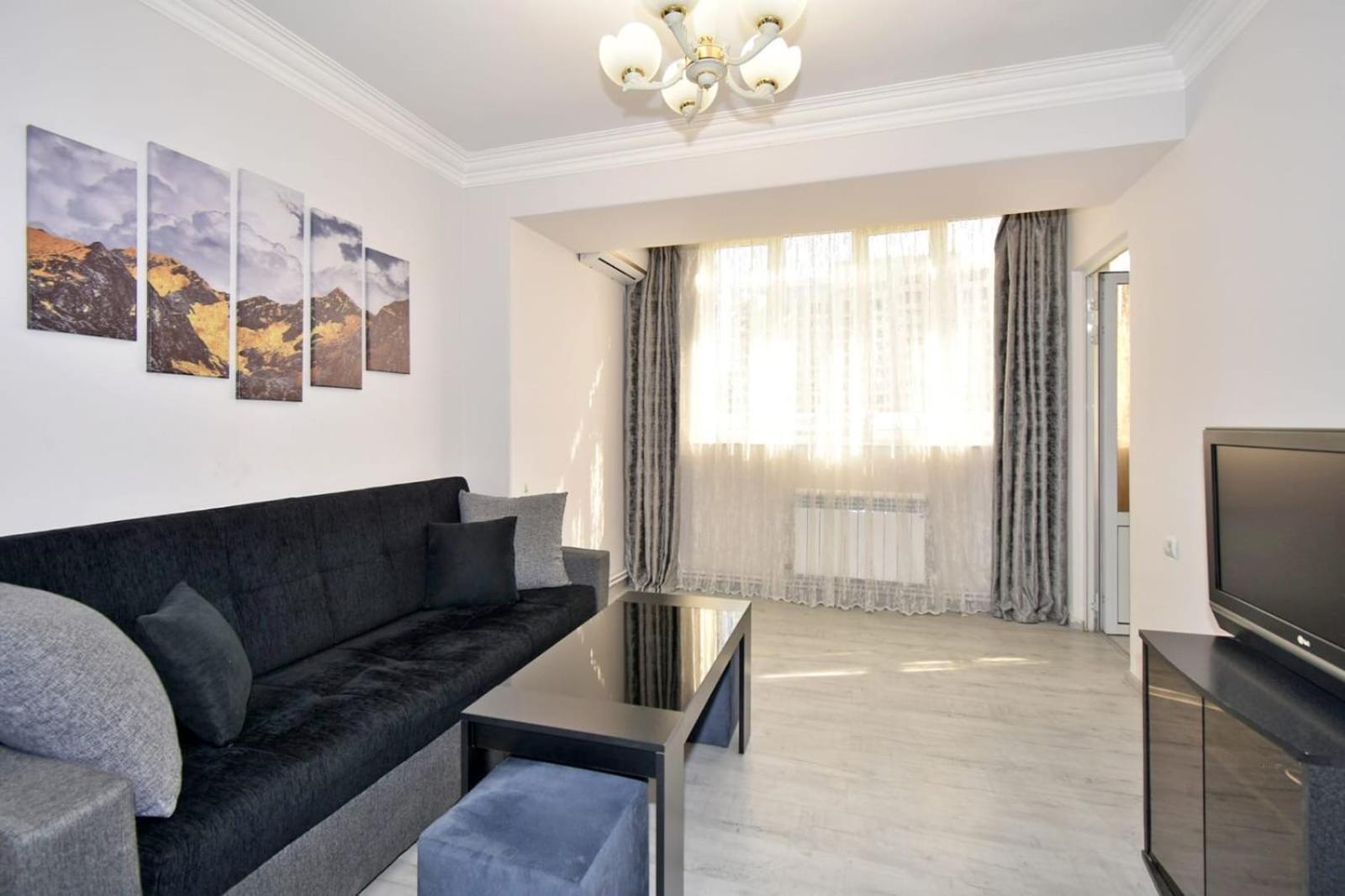 Luxury Spacious Apartment On Saryan Street.Centre Erevan Exterior foto