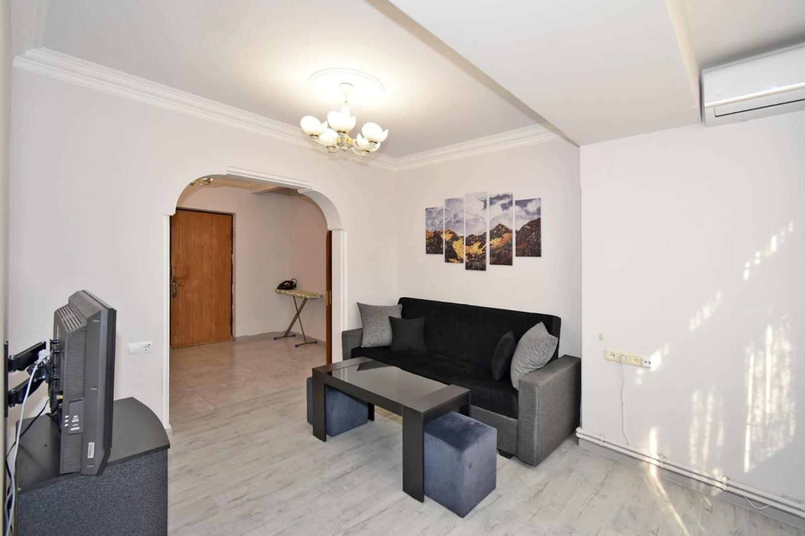 Luxury Spacious Apartment On Saryan Street.Centre Erevan Exterior foto
