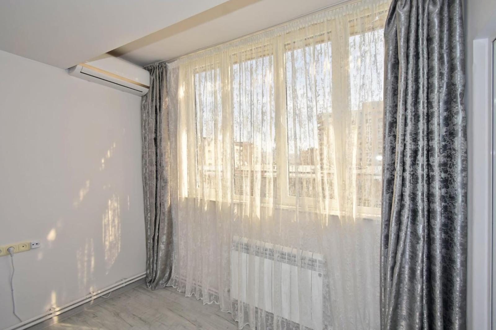 Luxury Spacious Apartment On Saryan Street.Centre Erevan Exterior foto